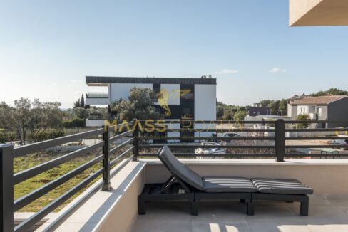 villa-m-premantura-honeycomb-balcony3