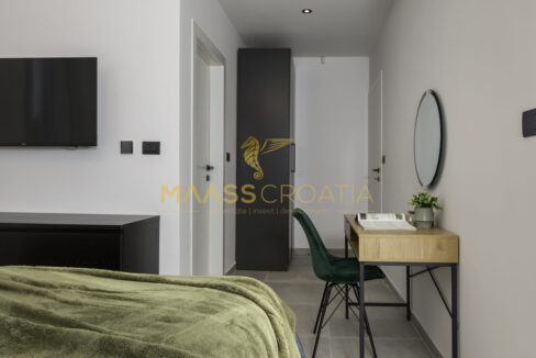 villa-m-premantura-botanical-bedroom-entrance