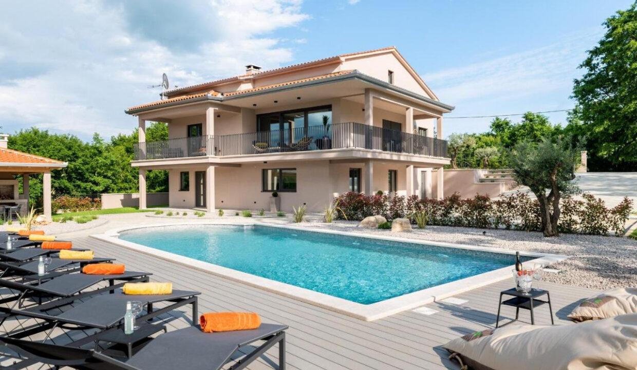 Neue moderne Villa mit traditionellem Charakter - Labin, Istra