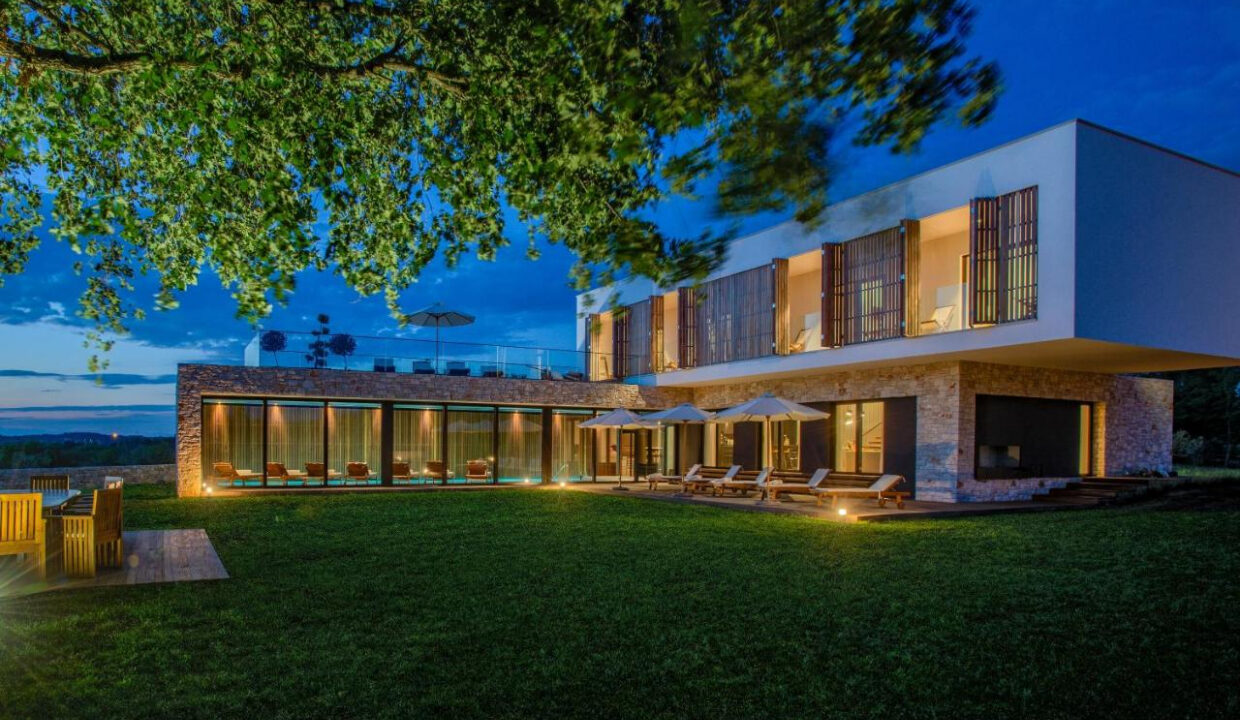 Zeitgenössische Oase, ein luxuriöser moderner Villenrückzugsort, Region Pore?