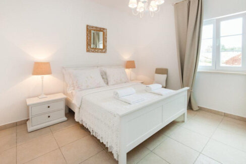 Weißes Steinjuwel in Novalja – Insel Pag