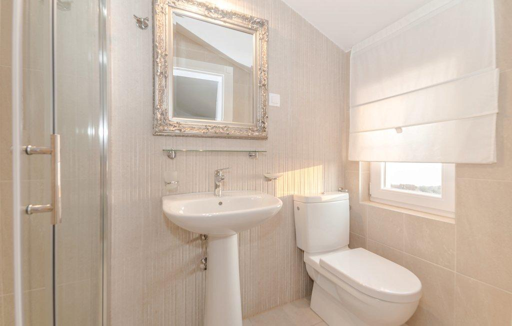 Weißes Steinjuwel in Novalja – Insel Pag