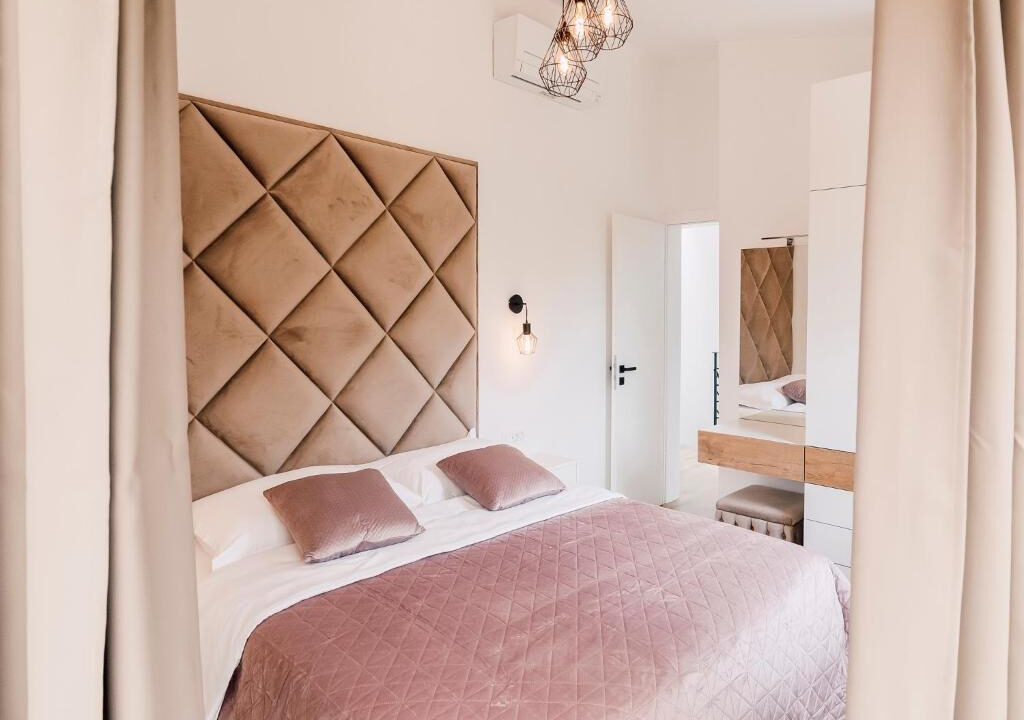 Neue moderne Villa aus Stein in der Region Zadar