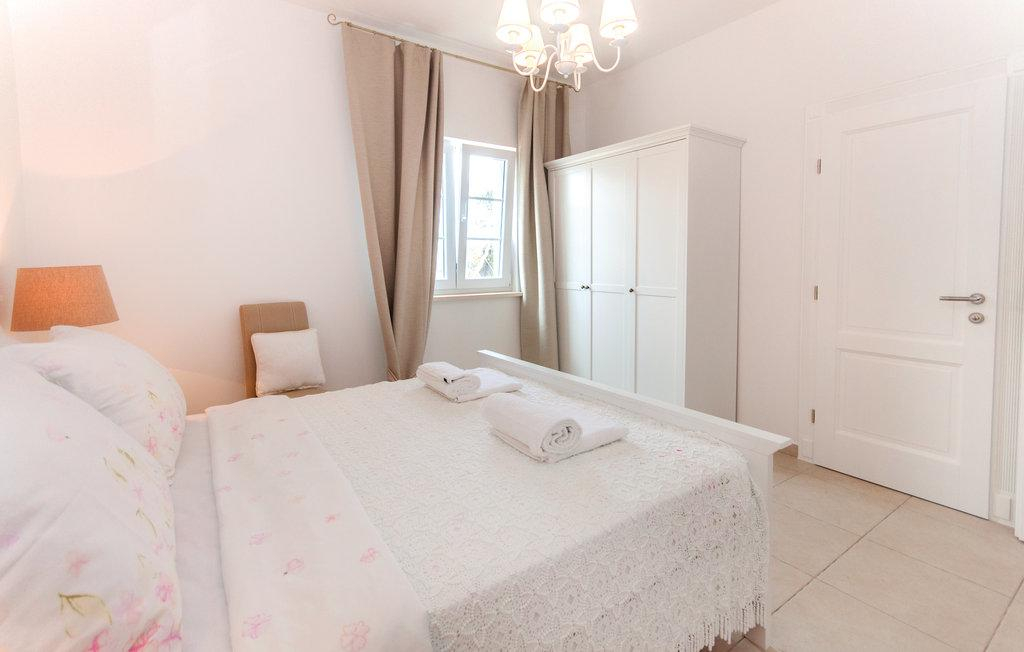 Weißes Steinjuwel in Novalja – Insel Pag