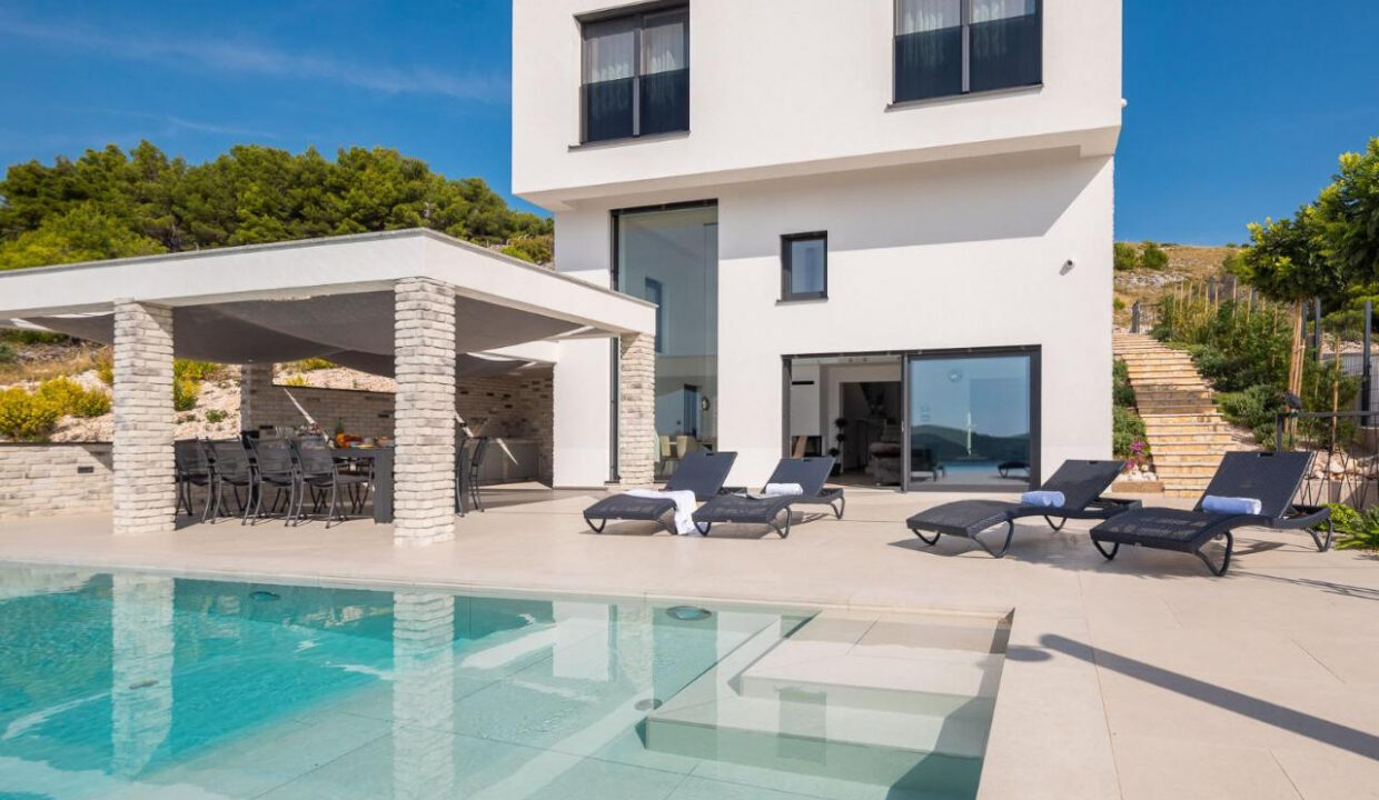 Neue moderne Villa mit Meerblick in der Nähe von Šibenik