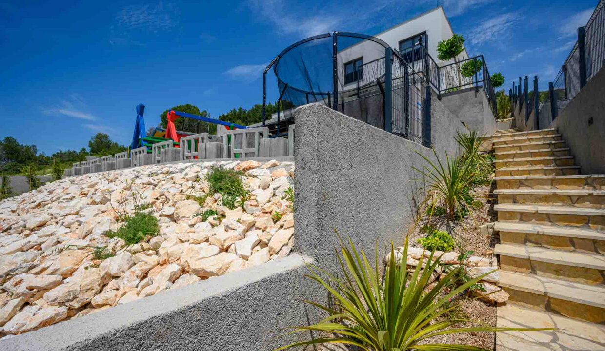 Neue moderne Villa mit Meerblick in der Nähe von Šibenik