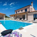 Moderne Villa mit Extra-Grundstück - Tinjan, Region Istrien