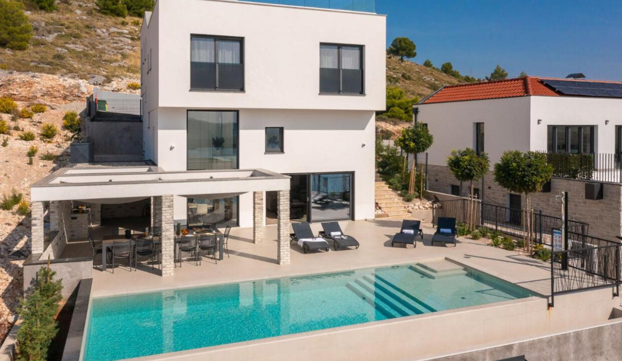 Neue moderne Villa mit Meerblick in der Nähe von Šibenik