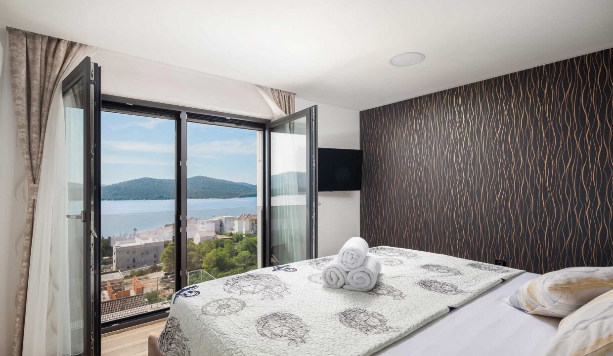 Neue moderne Villa mit Meerblick in der Nähe von Šibenik