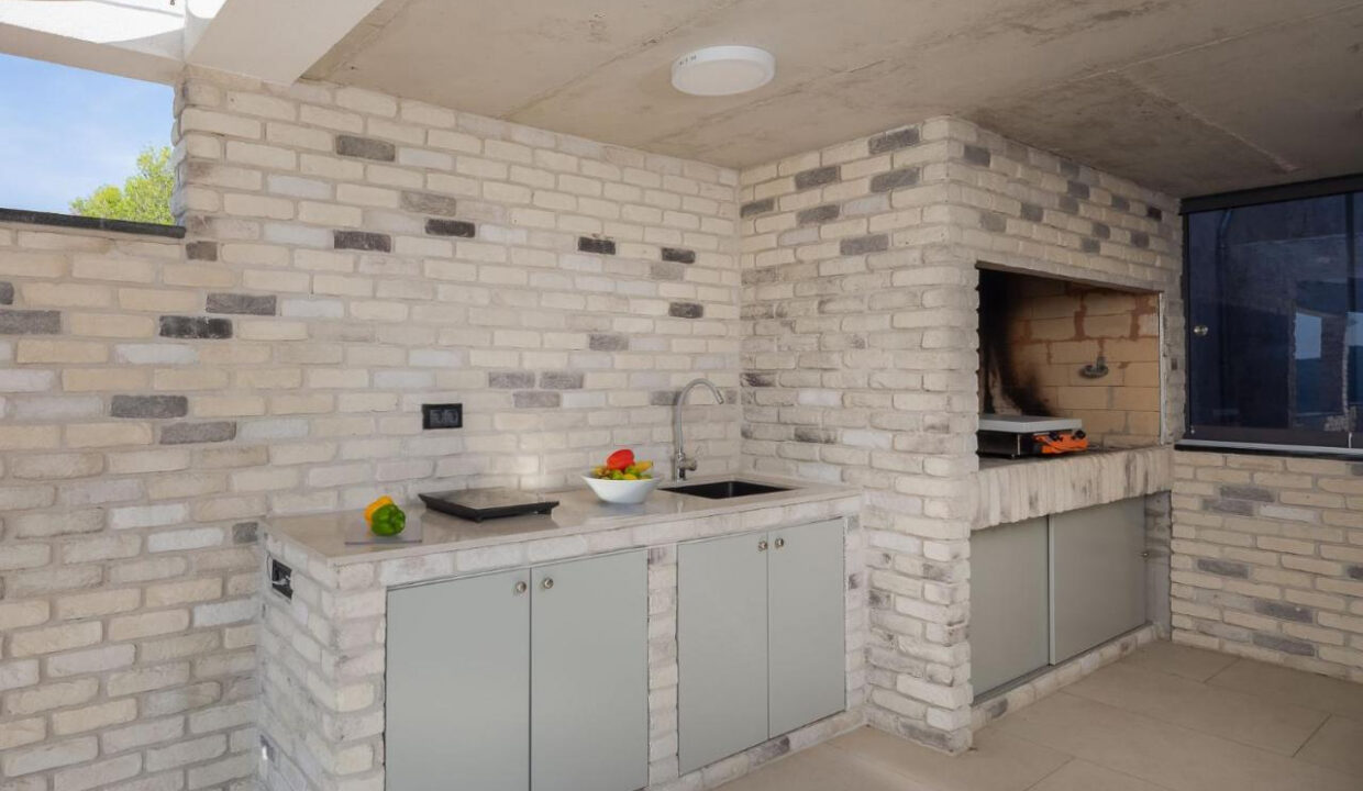 Neue moderne Villa mit Meerblick in der Nähe von Šibenik