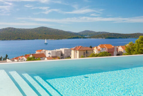 Neue moderne Villa mit Meerblick in der Nähe von Šibenik