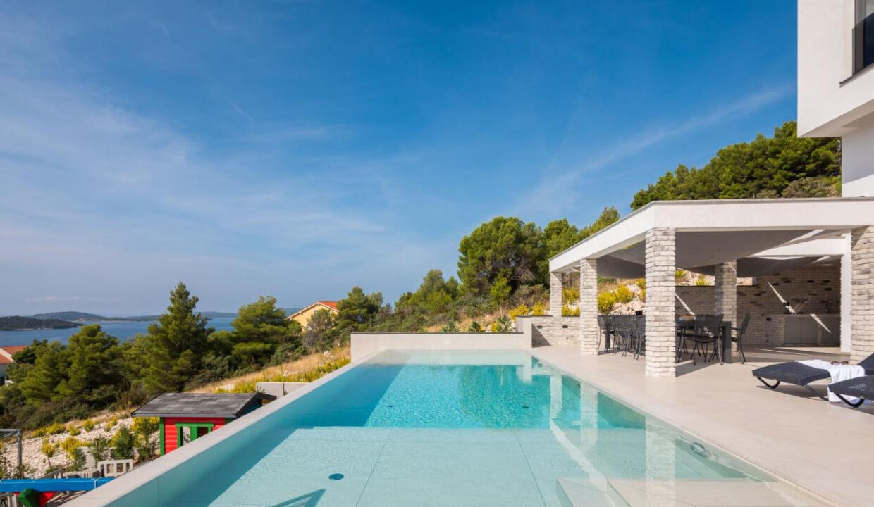 Neue moderne Villa mit Meerblick in der Nähe von Šibenik