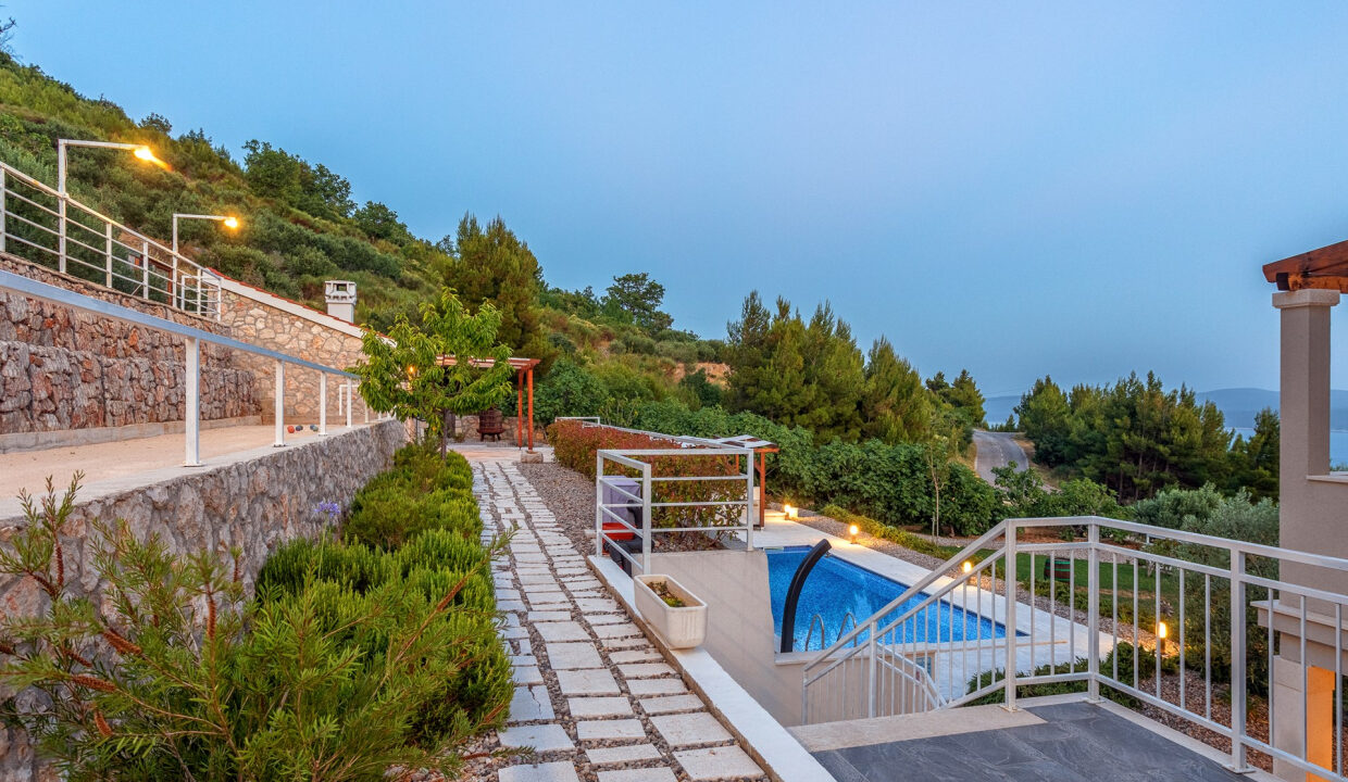 Steinhaus mit Meerblick in Omis