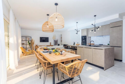 Wunderschöne weiße Villa bei Omis