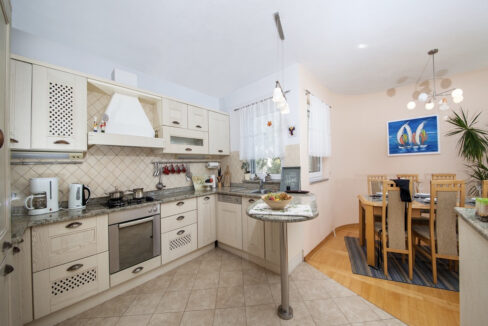 Haus mit Garten und Meerblick in Makarska