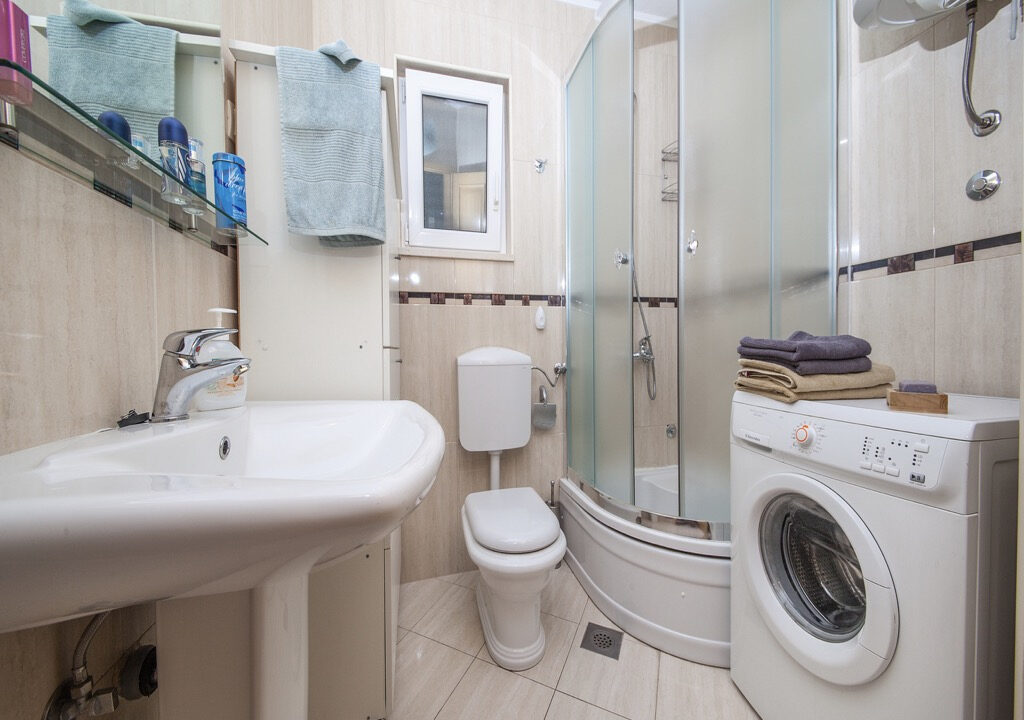 Haus mit Garten und Meerblick in Makarska