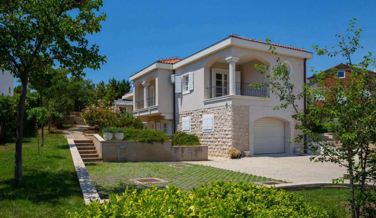 Geräumige und modern aussehende Villa - Vodice