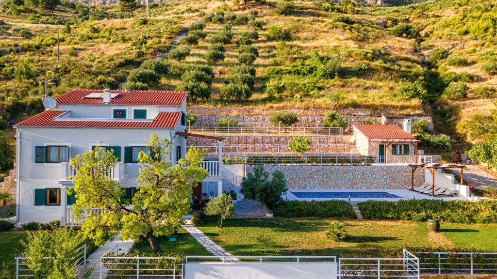 Steinhaus mit Meerblick in Omis
