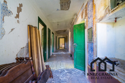 Erstaunliche handgefertigte Steinvilla auf der Insel Sipan