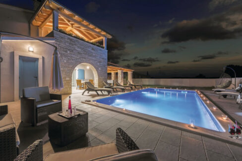 Atemberaubende zweistöckige Villa - Region Pula