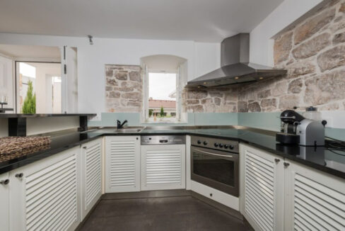 Steinvilla im Kolonialstil - Drvenik Mali, Split