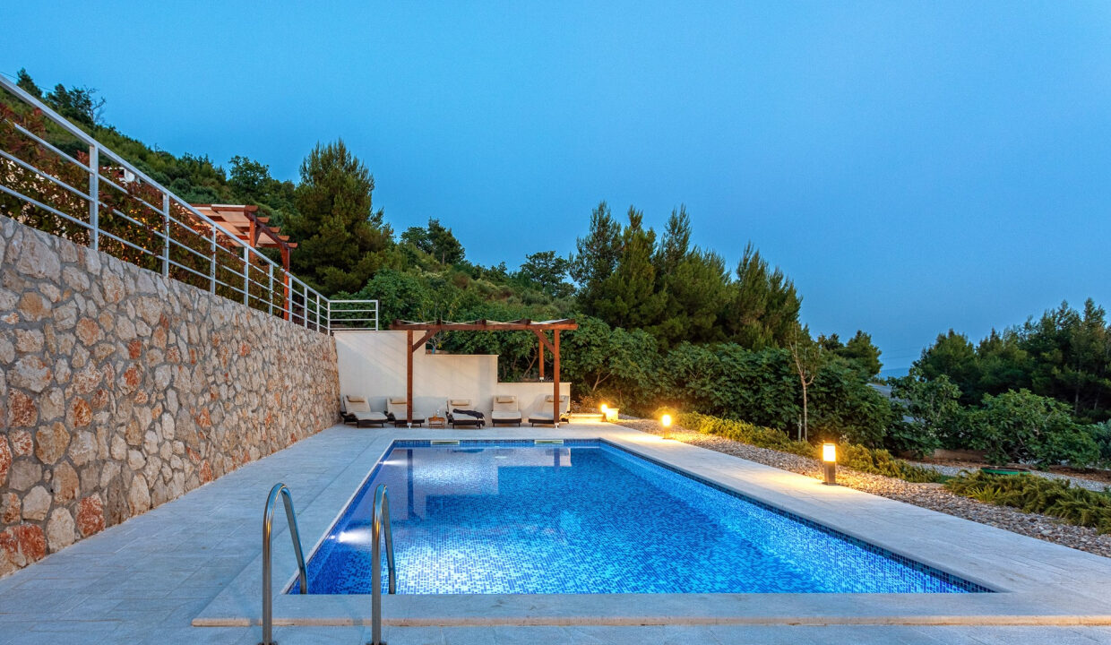 Steinhaus mit Meerblick in Omis