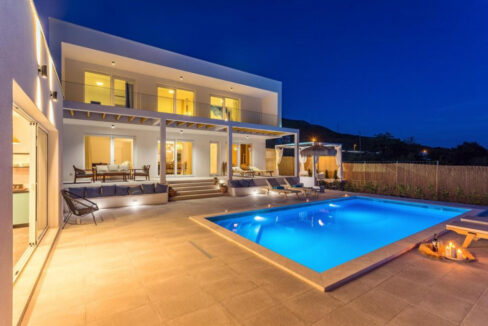 Wunderschöne weiße Villa bei Omis