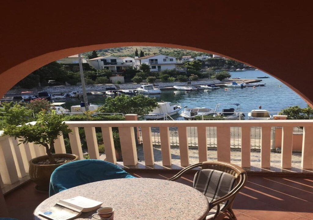 Haus am Meer in Sibenik