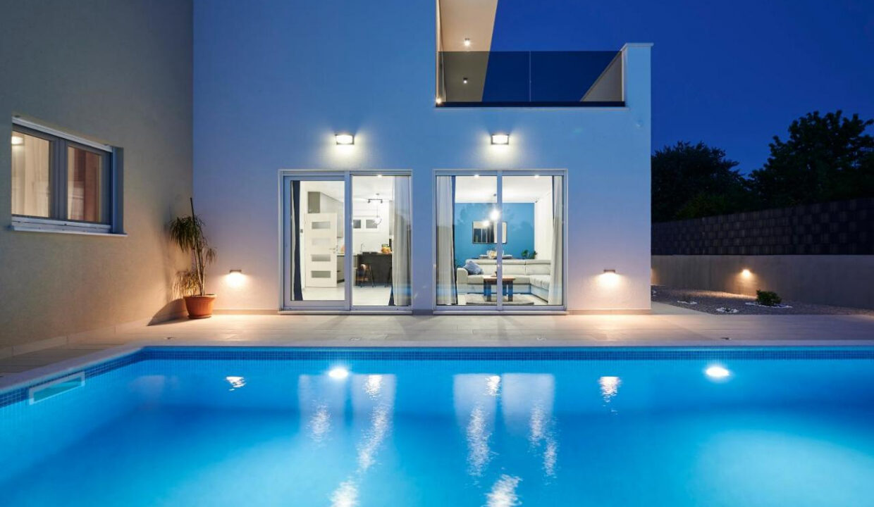 Haus im modernen Stil in Kastela