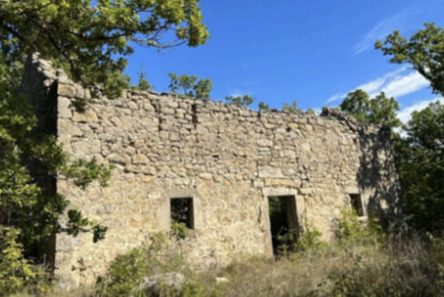 Haus, Sechs Hektar Land Drniš