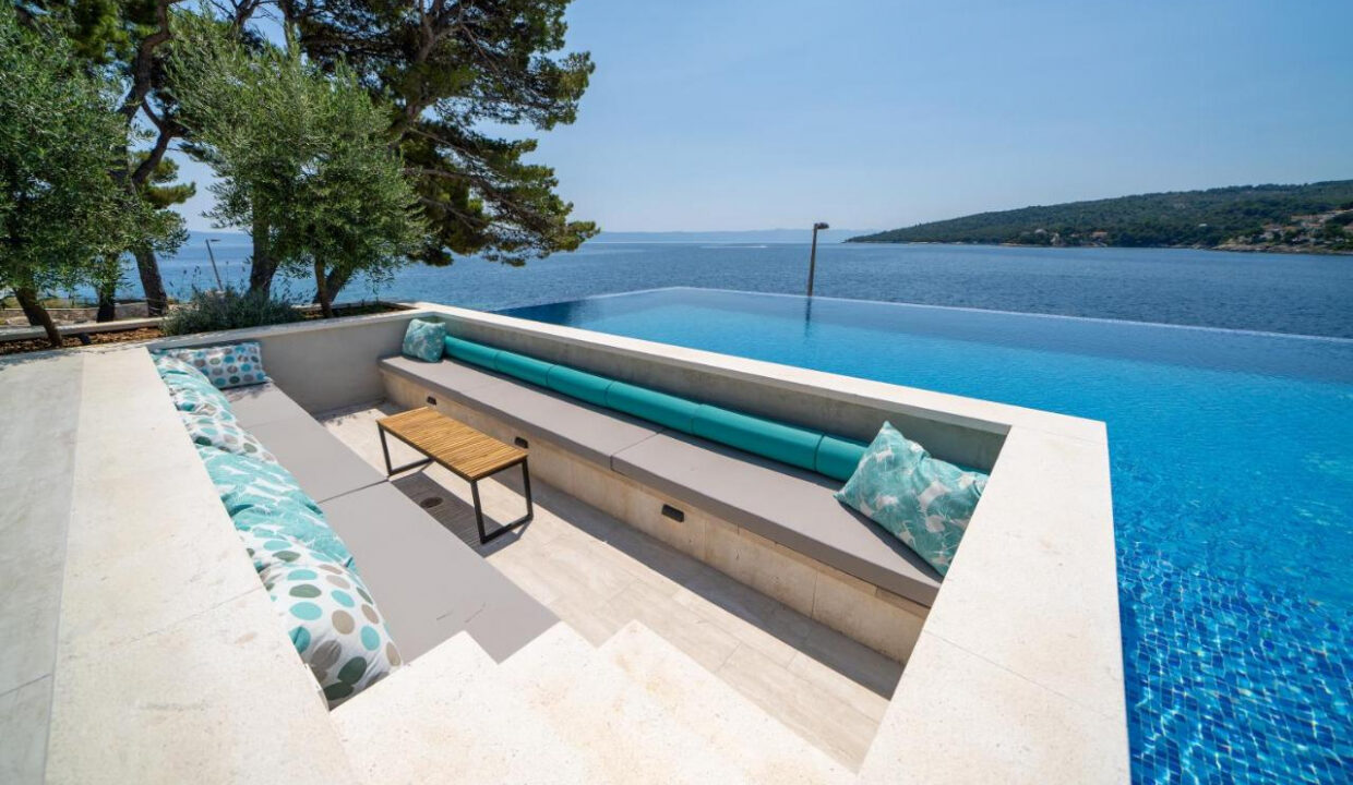 Villa aus Stein direkt am Meer auf der Insel Brac