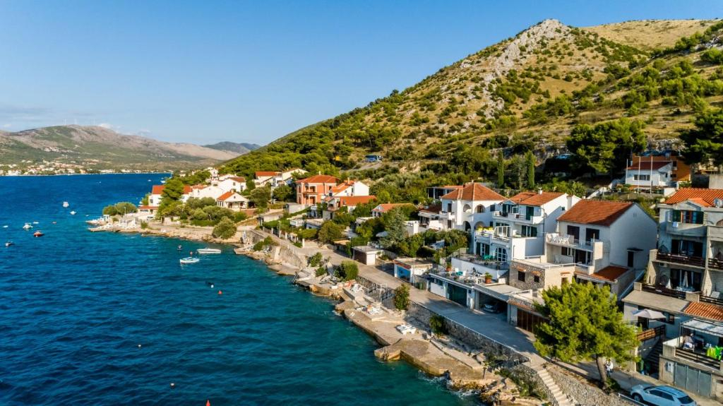 Haus am Meer in der Nähe von Šibenik