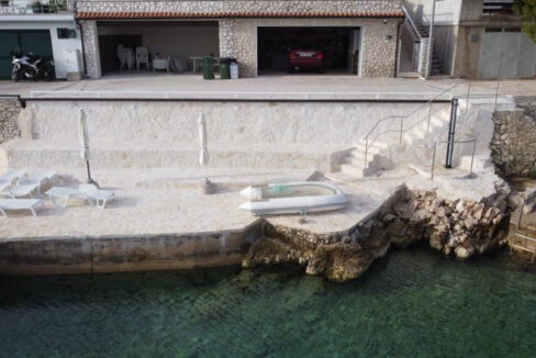 Haus am Meer in der Nähe von Šibenik