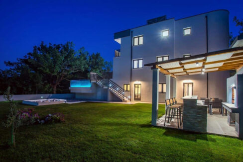 Modernes Haus in der Region Omis