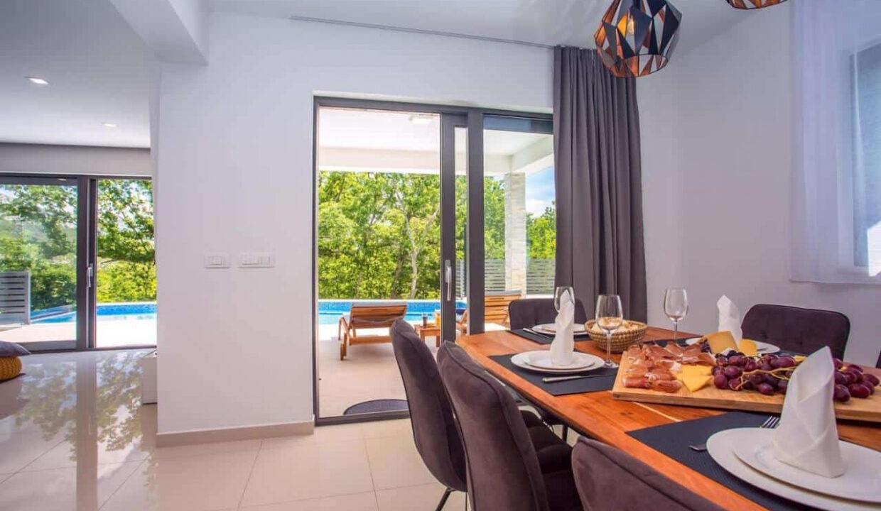 Modernes Haus in der Region Omis