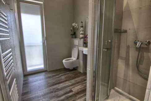 Grundstück am Meer Pakostane