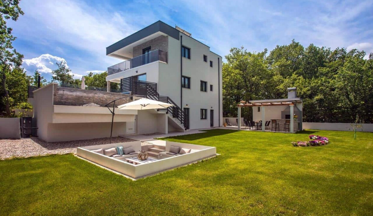 Modernes Haus in der Region Omis