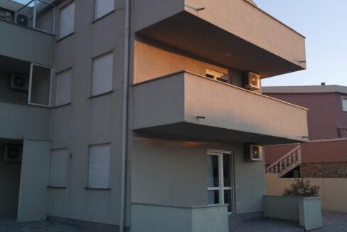 Appartementhaus mit Meerblick in Cesarica